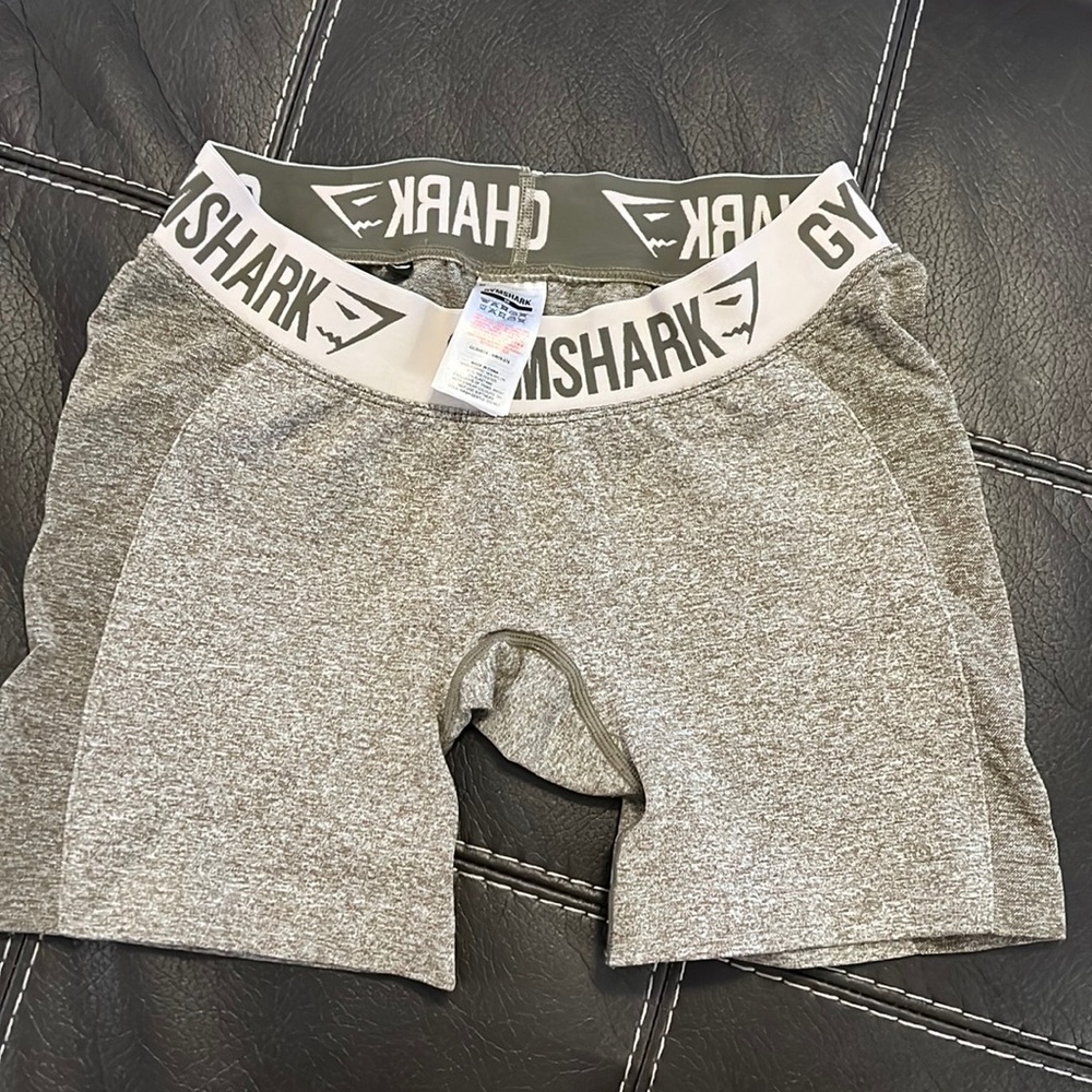 Gymshark shorts (M)